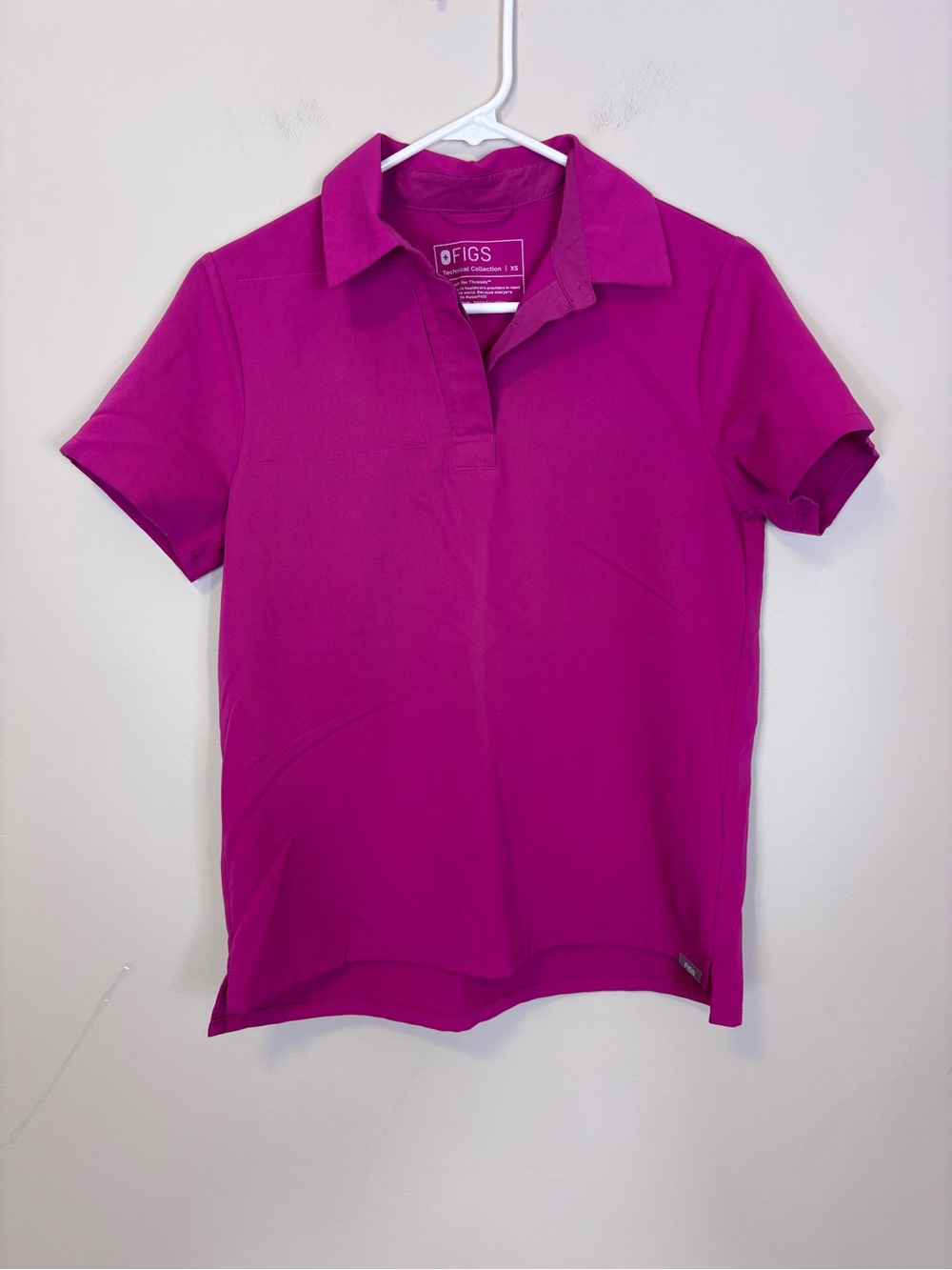 Figs Women’s Magenta Short-Sleeve Polo and Jogger Pants XS and XS Tall